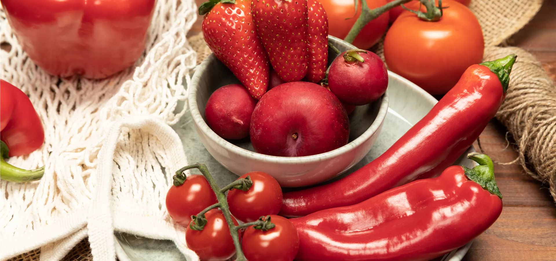 Rotes Obst und Gemüse